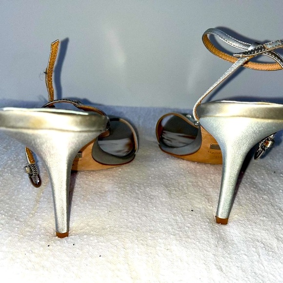 Badgley Mischka silver flower heels - Picture 10 of 10